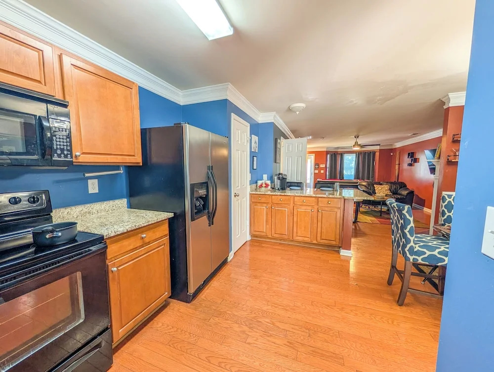 Amazin Lrg 3 Bed house w/ King bed