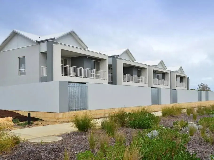 Modern Luxury 1 Bedroom Apartment - Walk to the shops!