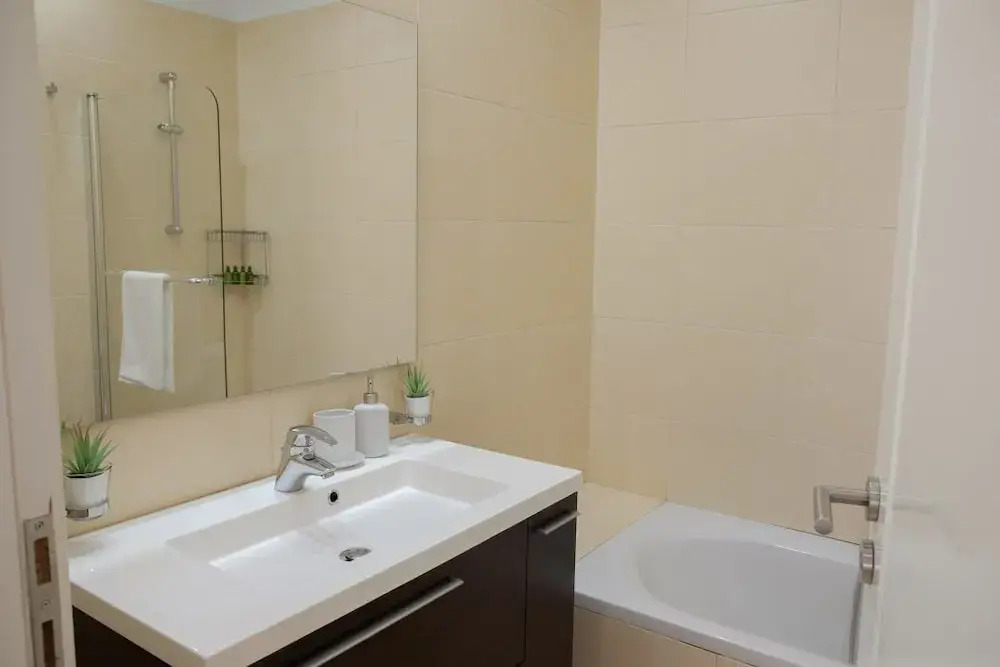 Spacious Modern 3BD Apartment