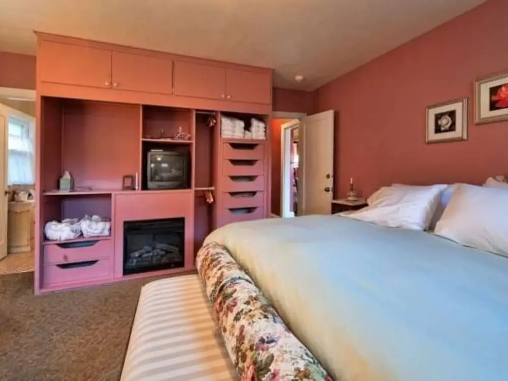The Maxwell House Bed and Breakfast