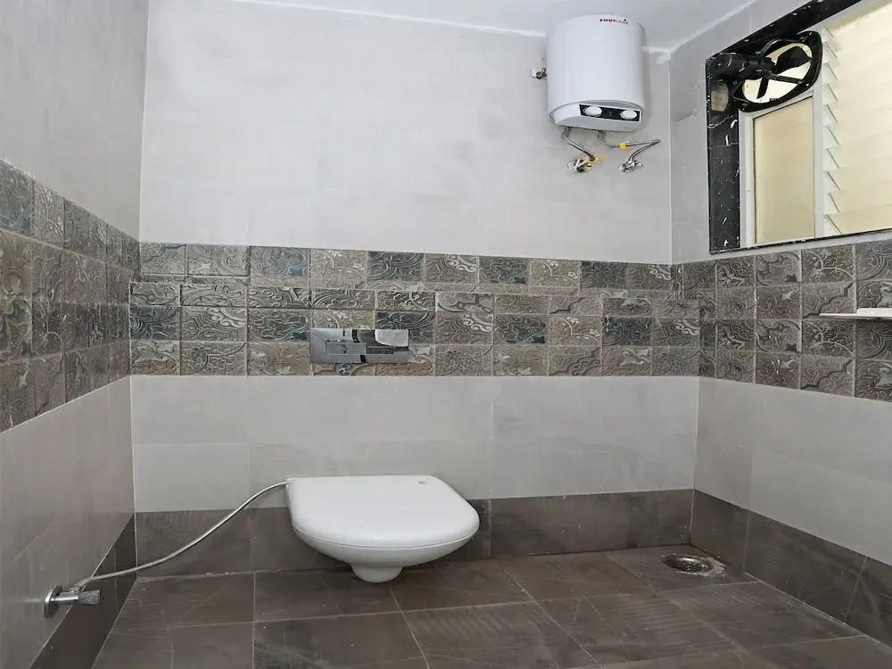 OYO 10066 Home Modern 3BHK Gulab Bagh