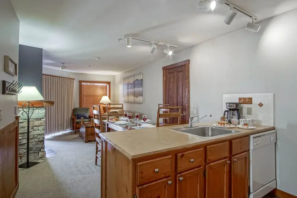 Rimfire 322-323: Combined 2 one Bedroom Units, Slopeside