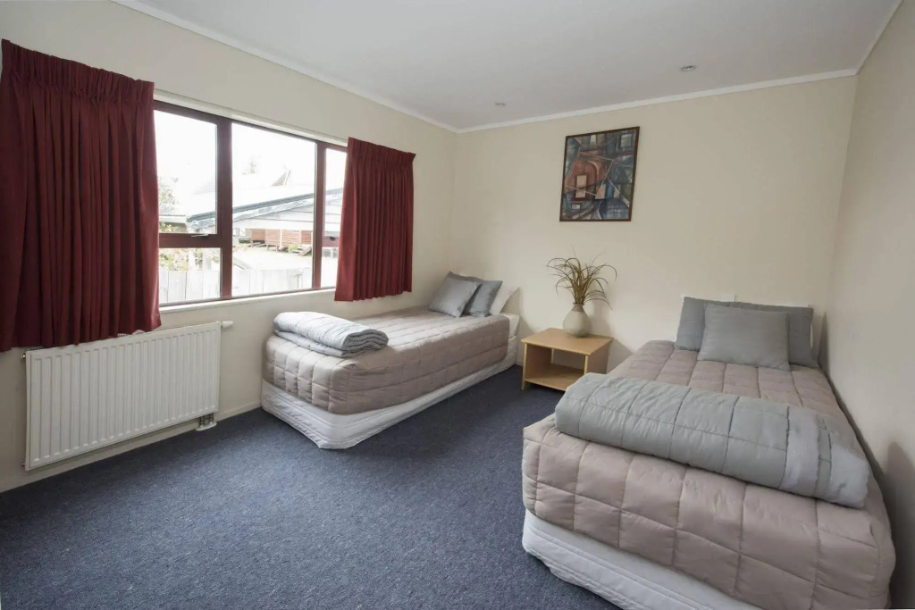 Adventure Lodge and Motels and Tongariro Crossing Track Transport