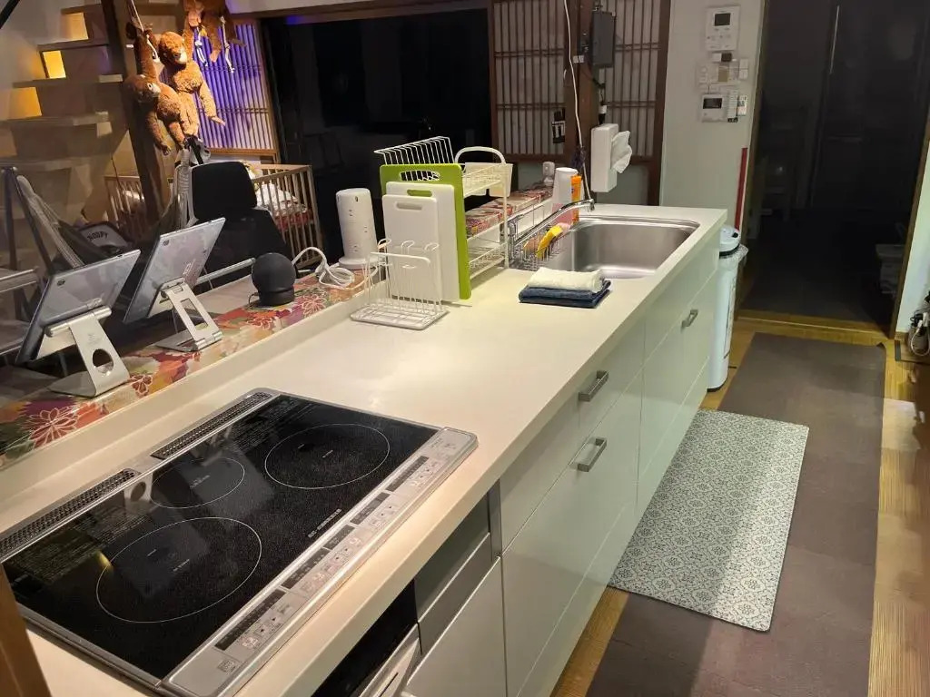 西陣之郷 NISHIJIN NO SATO "Kyotos Best, 77 installations! 100yrs Off Grid Amazing Smart Townhouse"