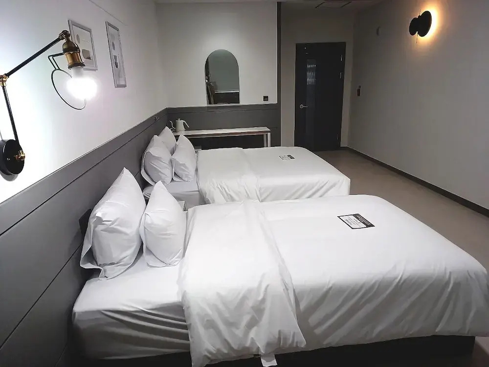 Hi& Hotel