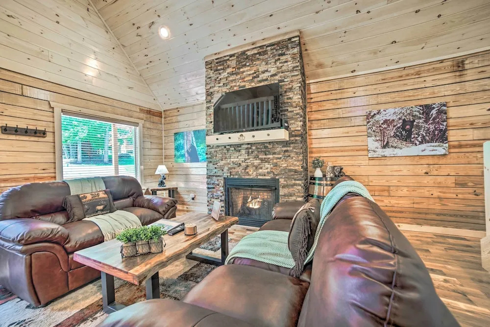 Hot Tub, Pool Access & Fire Pit: Gatlinburg Cabin