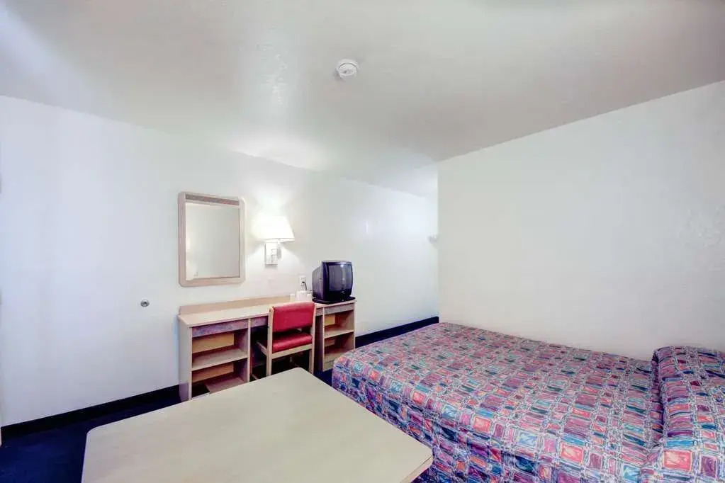 6 Tulsa West Motel