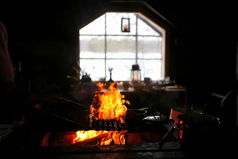 Isokenkäisten Klubi - Wilderness Lodge