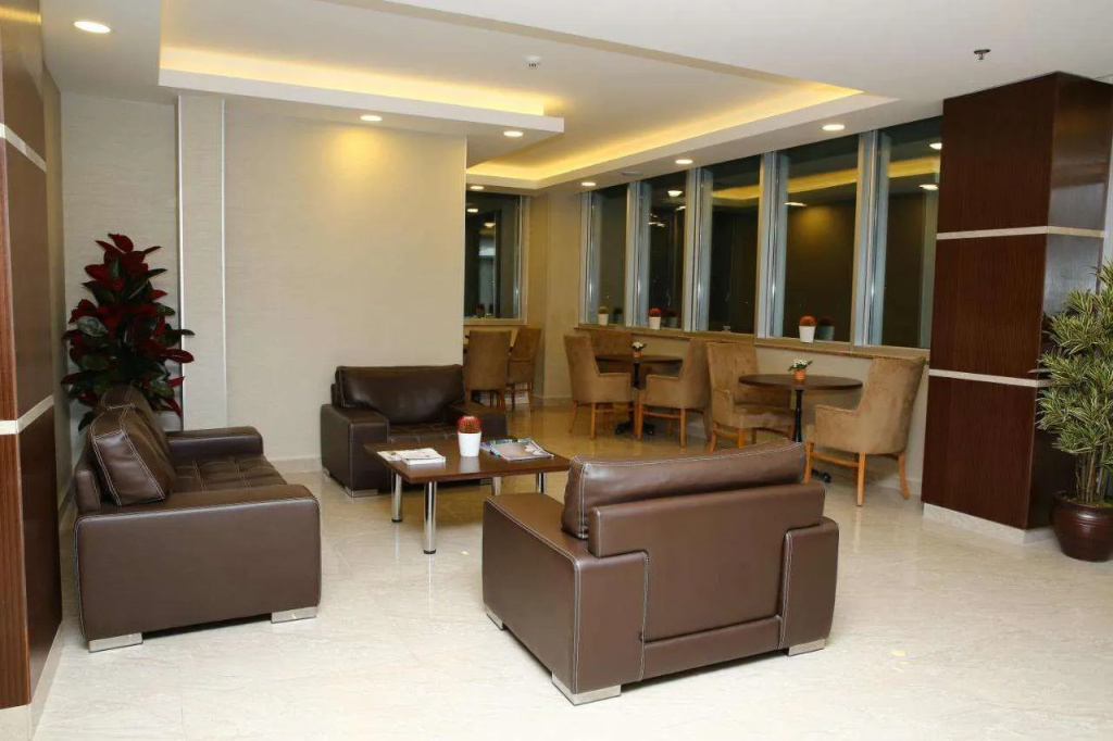 Golden Lounge Hotel