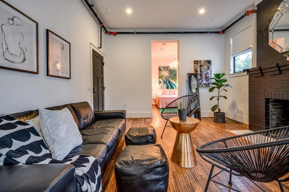 7 Private Suites Sleeps 25 Walkable to DT!