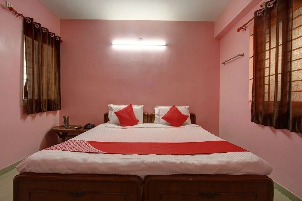 Oyo 28738 Abbirami Hotels