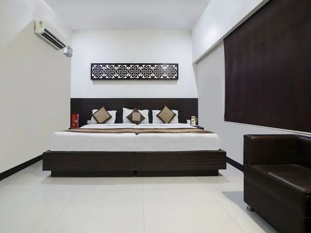 Capital O 4012 Hotel Agra Cantt