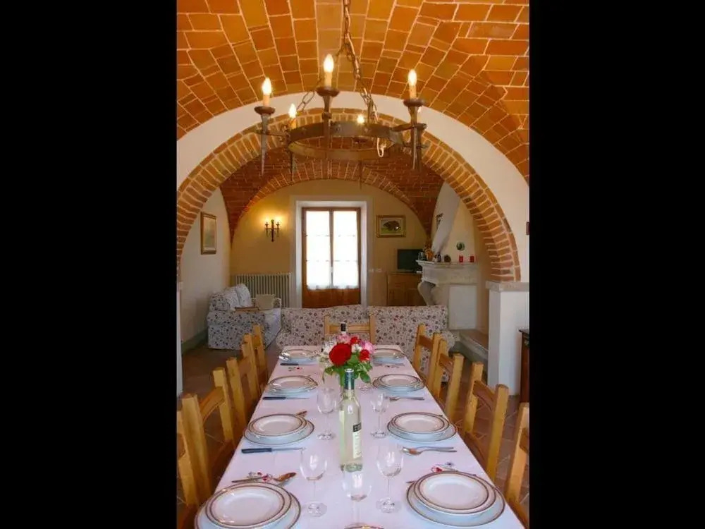 Stunning private villa for 8 guests with private pool, WIFI, TV, terrace, pets allowed and parking