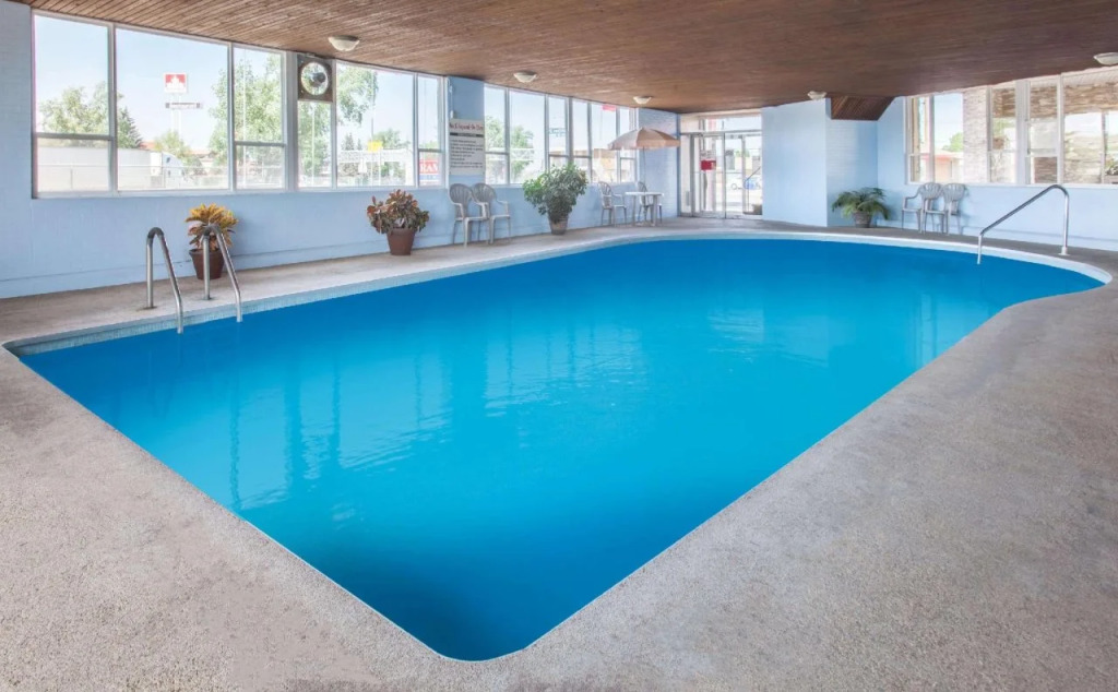 Econo Lodge Inn & Suites