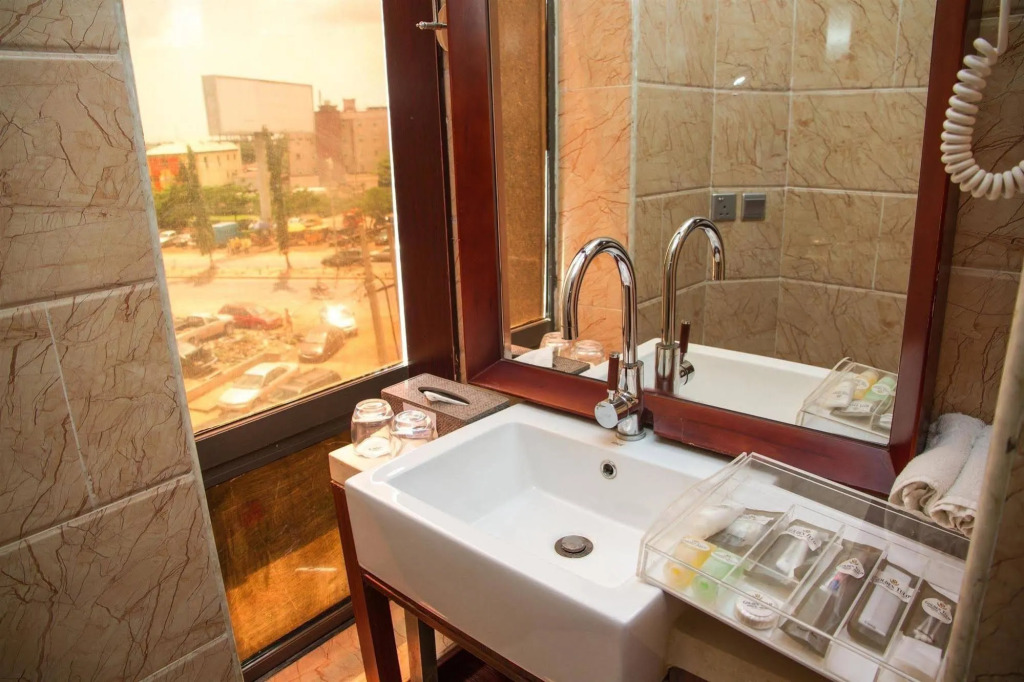 Airport Golden Tulip Hotel