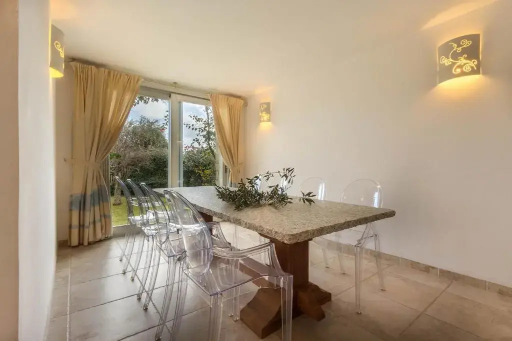 Villa Bougainvillea con piscina e giardino privato a pochi passi dal mare
