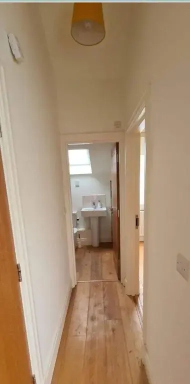1 Bed Flat - Sleeps 2 - Parking - Wifi