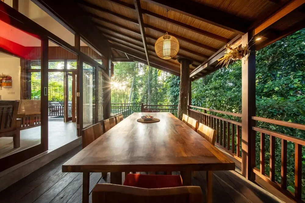 Jungle Wooden Villa, 3 BR, Ubud With Staff