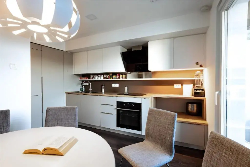 Elegant 1-bedroom apartment near hill forest