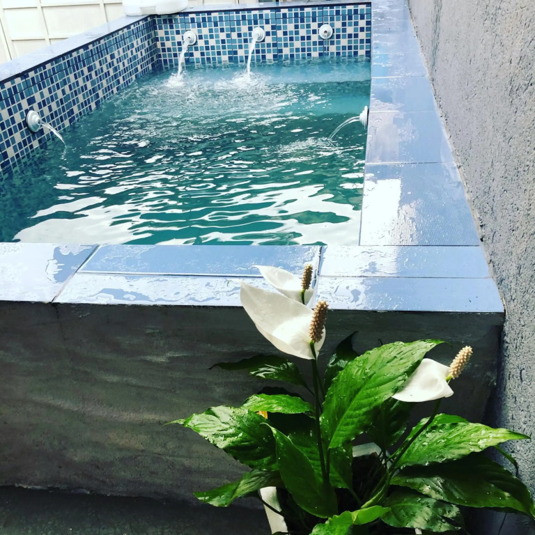 Sobrado com Piscina hidromassagem