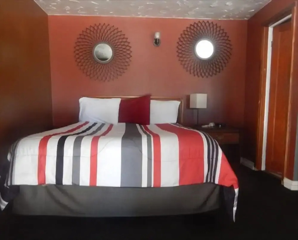 Cedar Village Motel