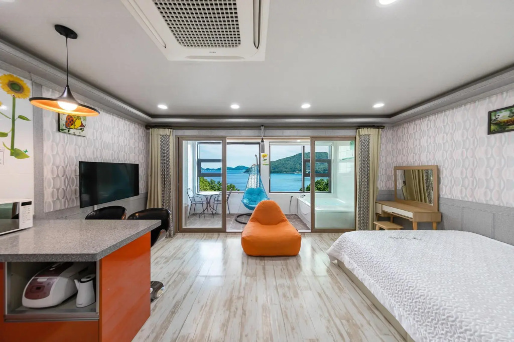 Geoje Marine Castle Spa Pension