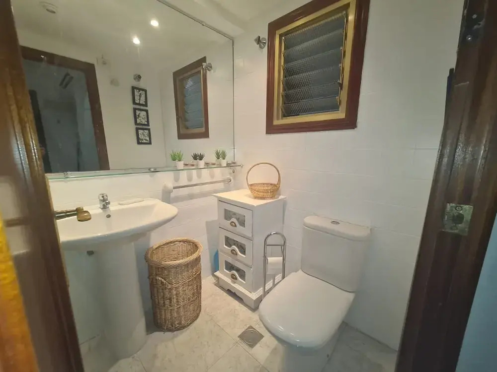 City Apartment With Pool Access