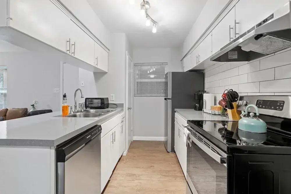 Stylish 2BR Near UT Highland Evonify