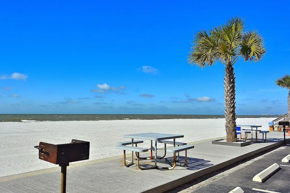 Sunset Chateau 312 Just remodeled, Perfect Sunset Beach location