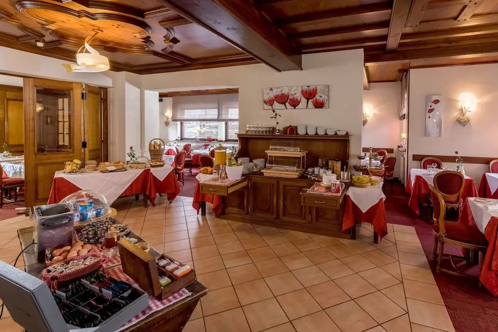 Logis Hostellerie Motel Au Bois Le Sire