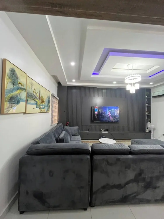 Luxurious 3BR Apartment 247 Power City Views