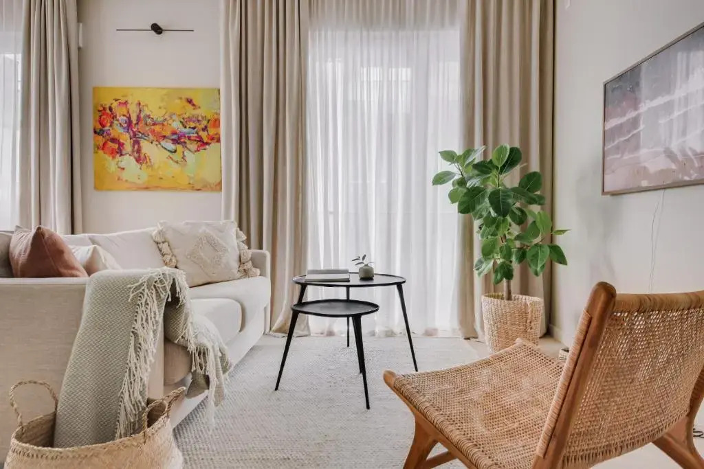 #stayhere - Brand New Unique Designer 1BDR in Trendy Neighbourhood