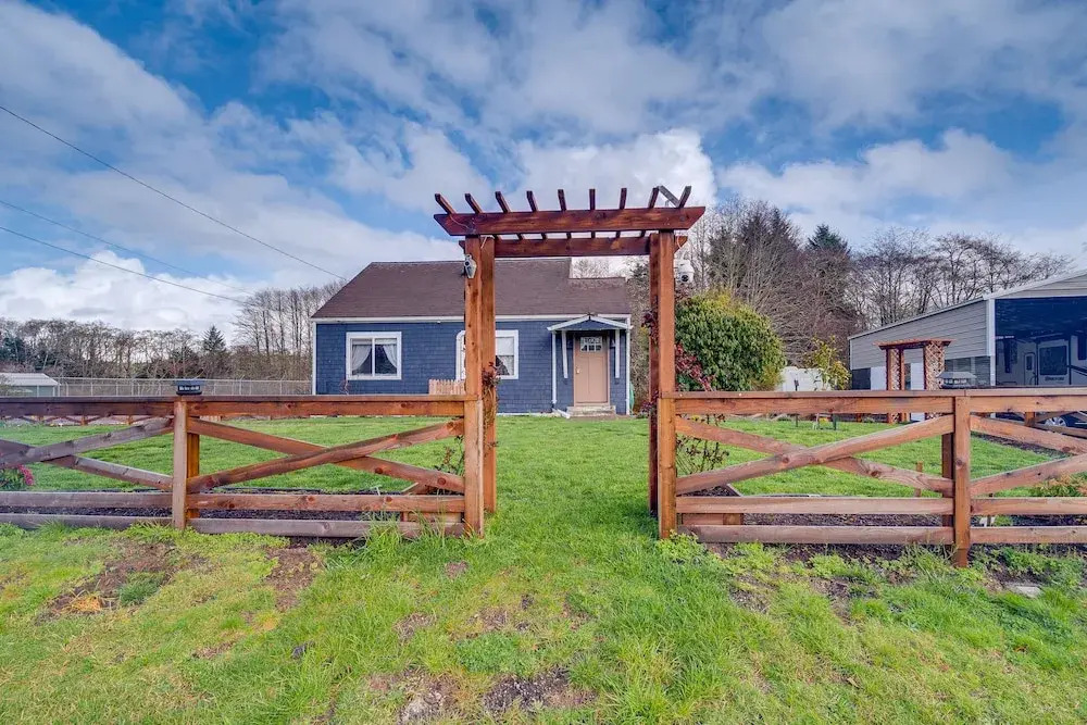 'blackberry Cottage' w/ Yard Near Westport & Beach