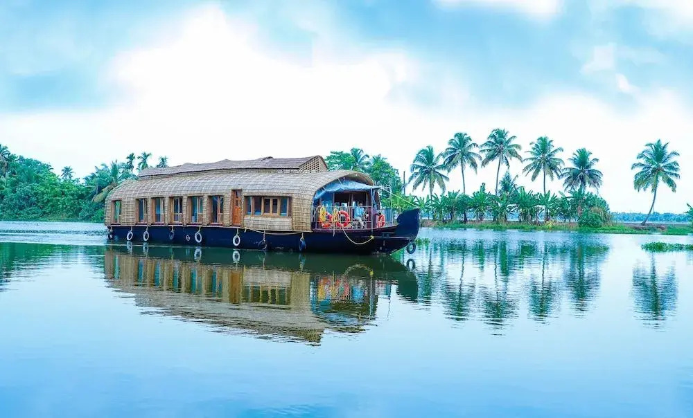Backwater Retreat Houseboat