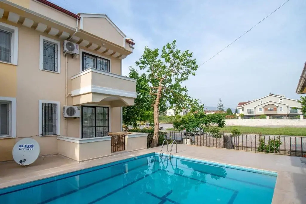 Sahile Yakın Havuzlu Villa 6+2 kişilik