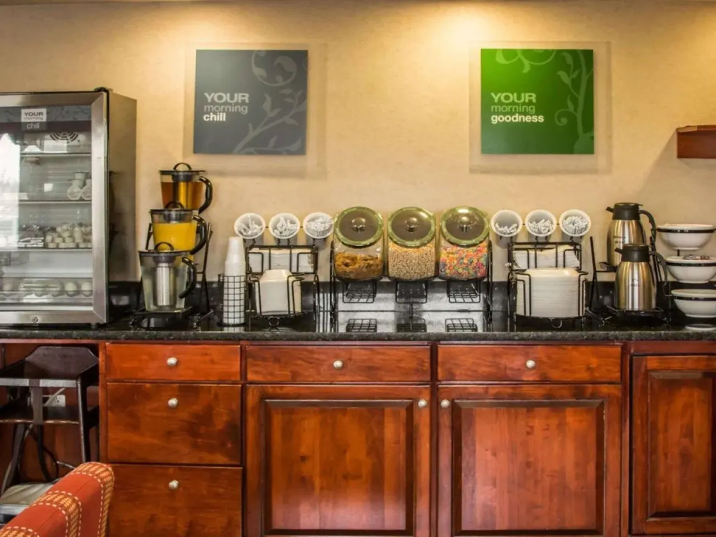 Comfort Inn & Suites Dimondale - Lansing