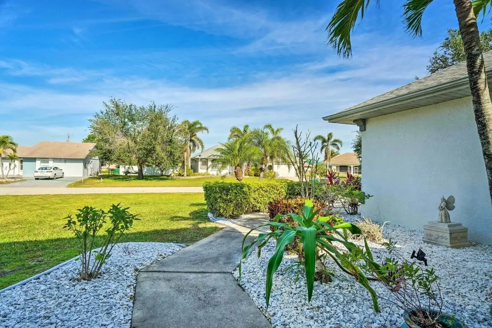 'villa Coral Mermaid' Getaway w/ Pool!