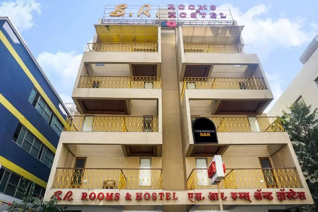 Townhouse Oak Sr Hotel Wakad