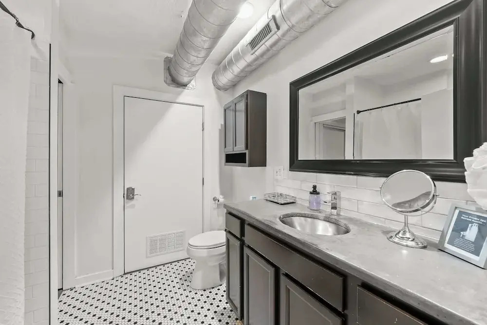 Short North Lounge Stay for 2