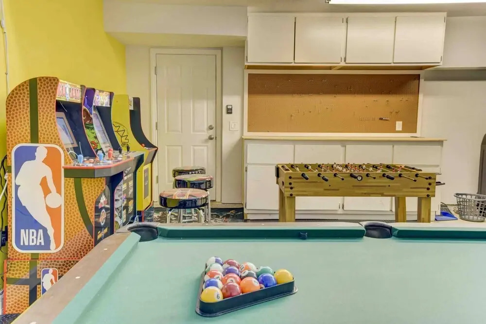 Arcade Game Room, 2 King Beds, ev Chargers