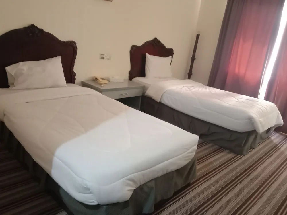 Al Commodore Hotel