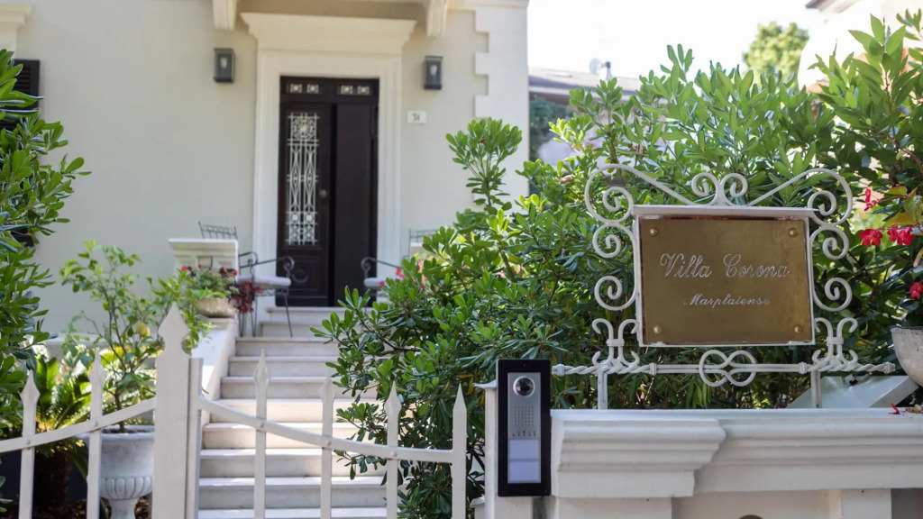 VILLA CORONA 8, Emma Villas