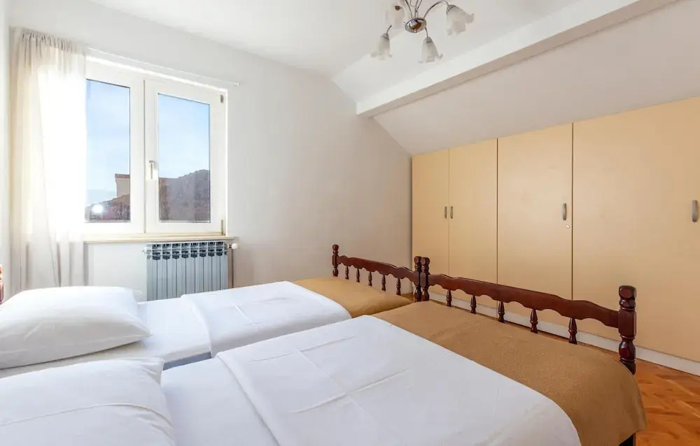 Stunning Apartment in Kastel Luksic With 3 Bedrooms