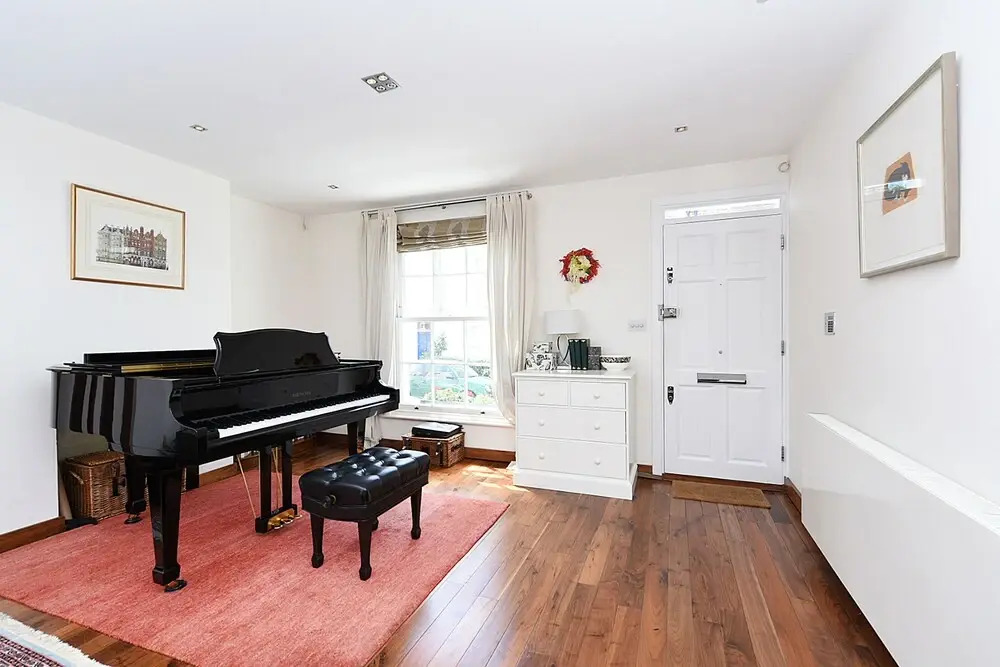 Stylish 2BR Home in Notting Hill