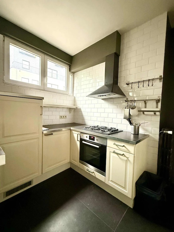 3 min to the Grand-place 6 min to Manneken Pis Sleeps 6