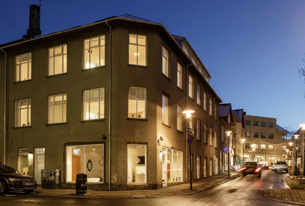 Rey Apartments