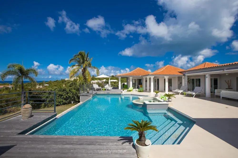 Walk to the Beach! Fabulous Villa With Huge Heated Pool, AC, Free Wifi, Ideal for Groups
