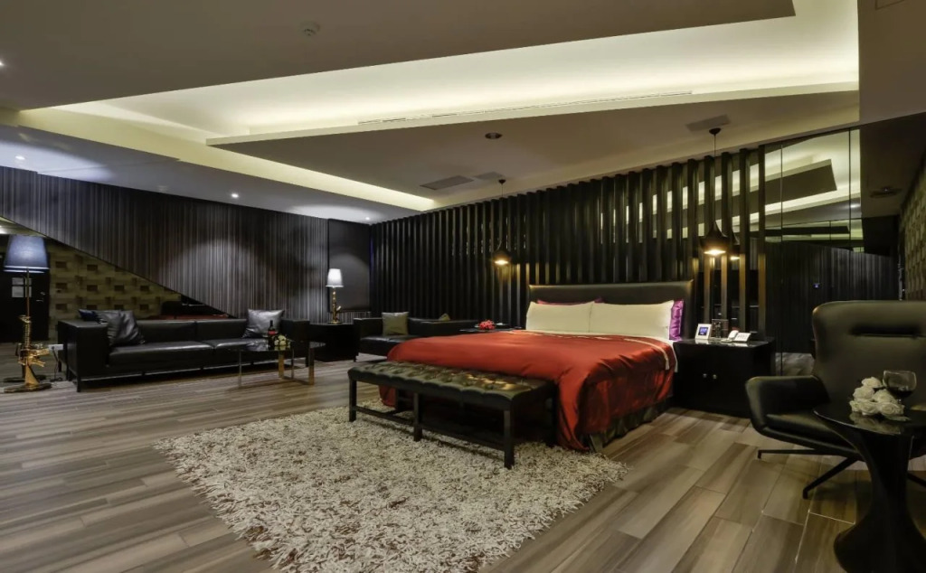 M hotel