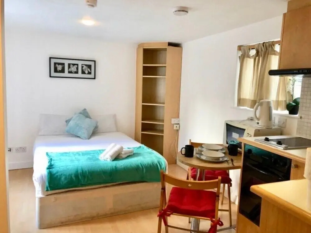 HFS Studio Next To Hydepark L14