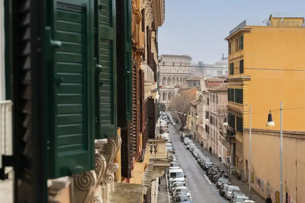 Colosseo Road by Hili